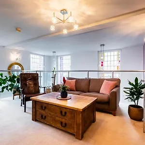Lux Duplex 19th Century Chapel Centre Apartment Wakefield
